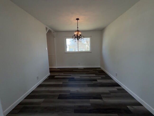 Building Photo - 580 Bridgebend Rd