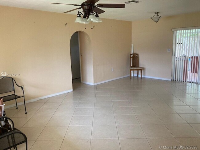 Foto del edificio - 1410 NW 79th Way
