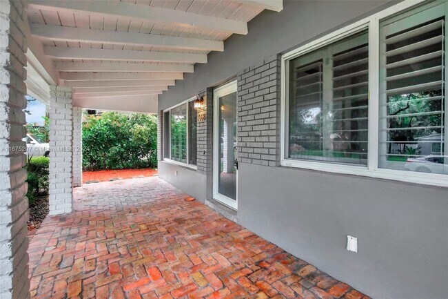 Building Photo - 1008 SW 22nd St