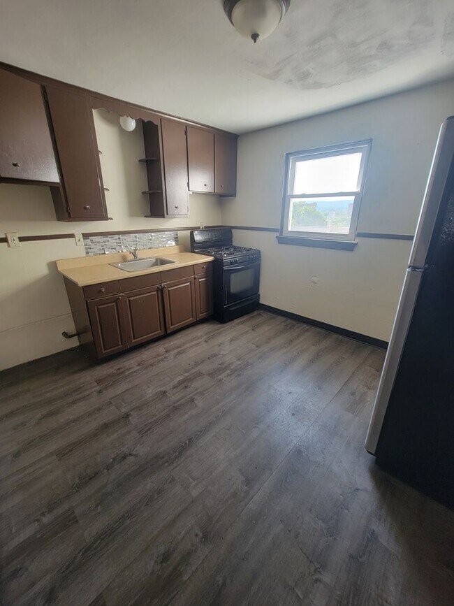 Building Photo - 73 S Welles