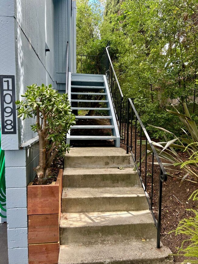 Foto del edificio - Private location!  SkyWest Townhome for rent