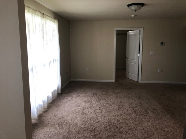 Living Room - 1823 Piedmont Cir