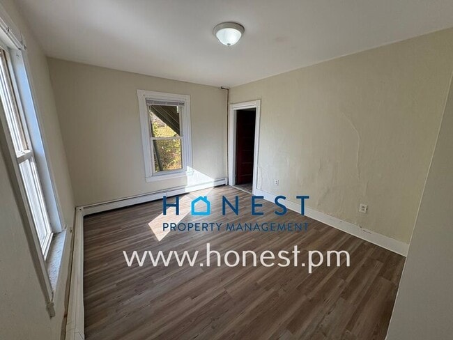 Building Photo - 7 Drummond St