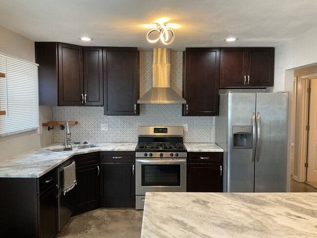 Building Photo - 501 Dartmouth Dr