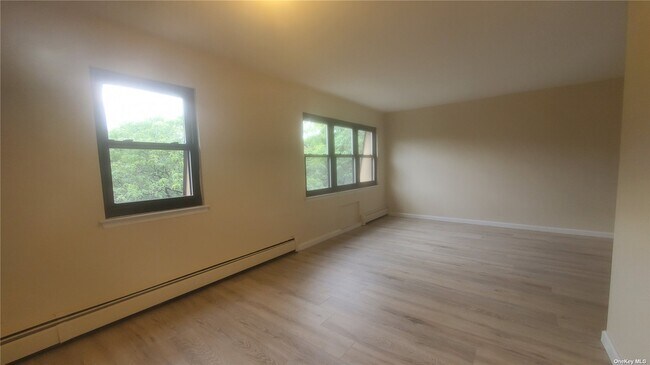 Foto del edificio - 240- 10-240-69 69th Ave