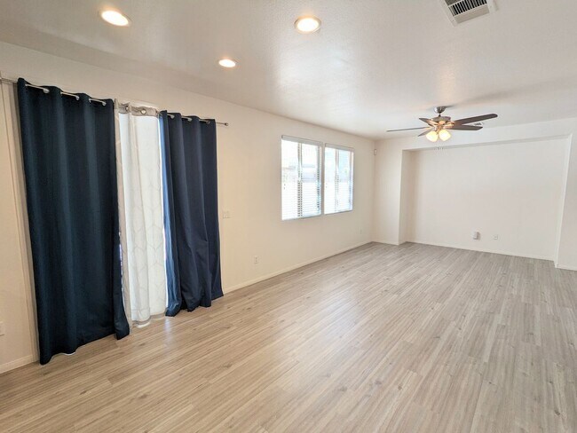 Building Photo - 8333 Oasis Bloom St