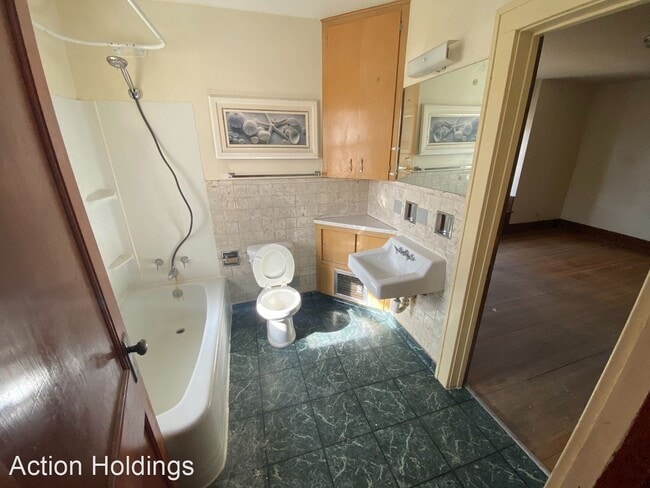 Building Photo - 4 br, 2 bath House - 811 W Louise