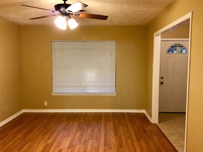 Building Photo - 1585 Auburn Dr