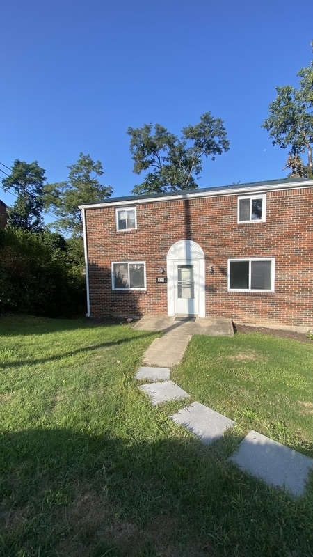 Building Photo - 121 Lois Dr