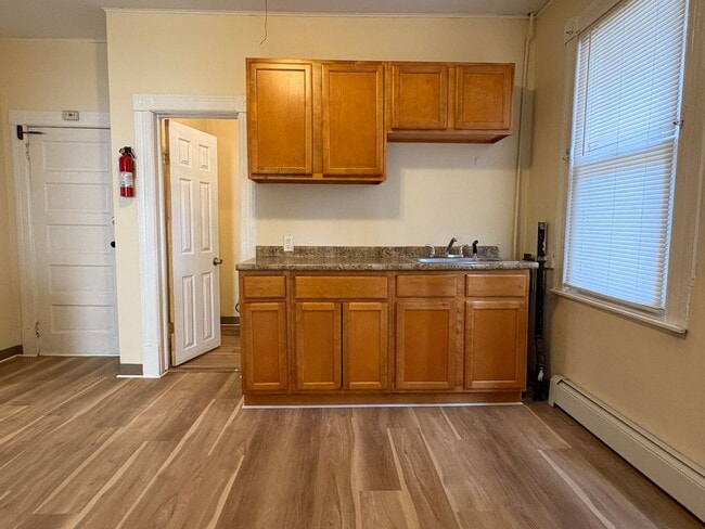 Building Photo - 36 Walnut St