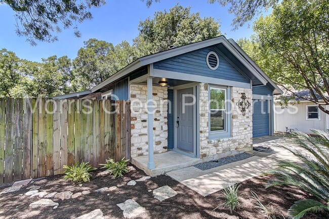 Building Photo - 2703 Holly Springs Ct