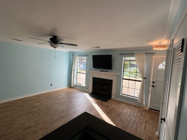 Foto del edificio - Great Location!! 2 Bedroom Condo