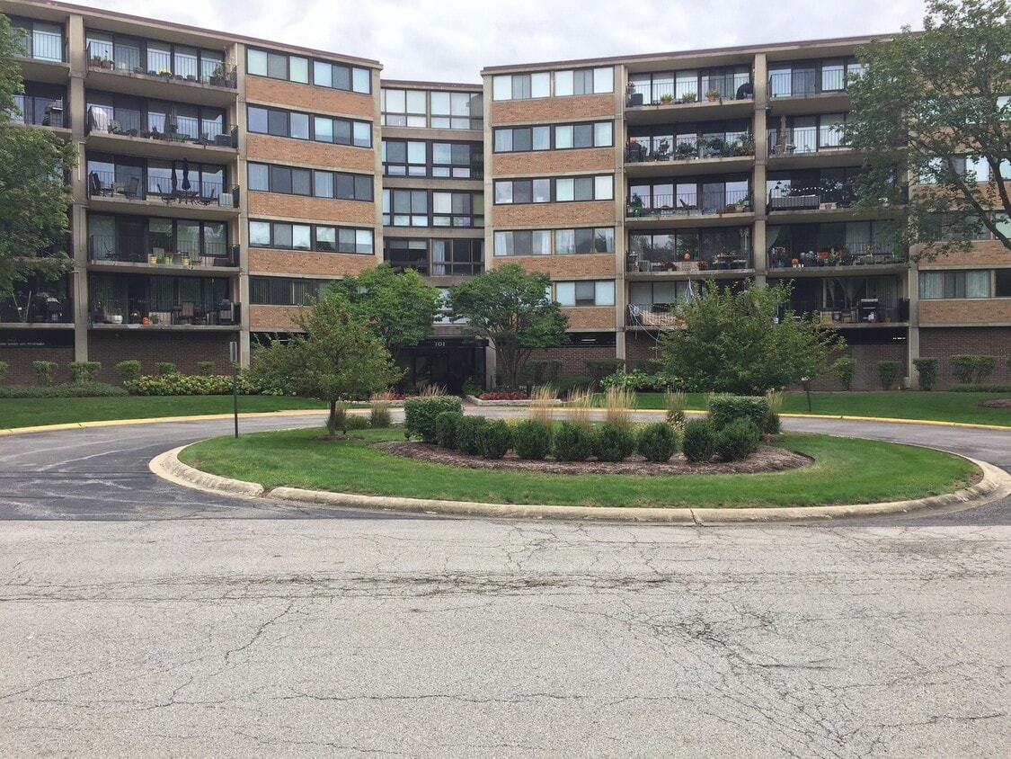 101 Bar Harbour Rd Unit 6N, Schaumburg, IL 60193 Condo for Rent in