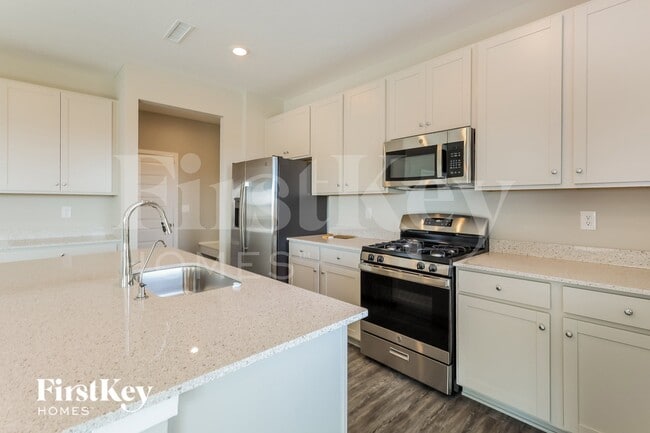 Building Photo - 2344 S Carlota Dr