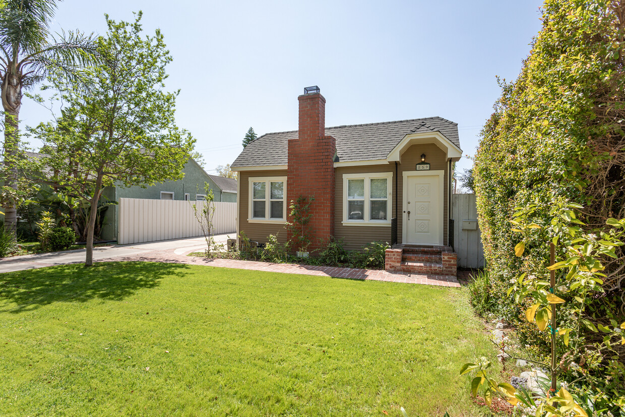 Foto principal - 859 N Kenwood St