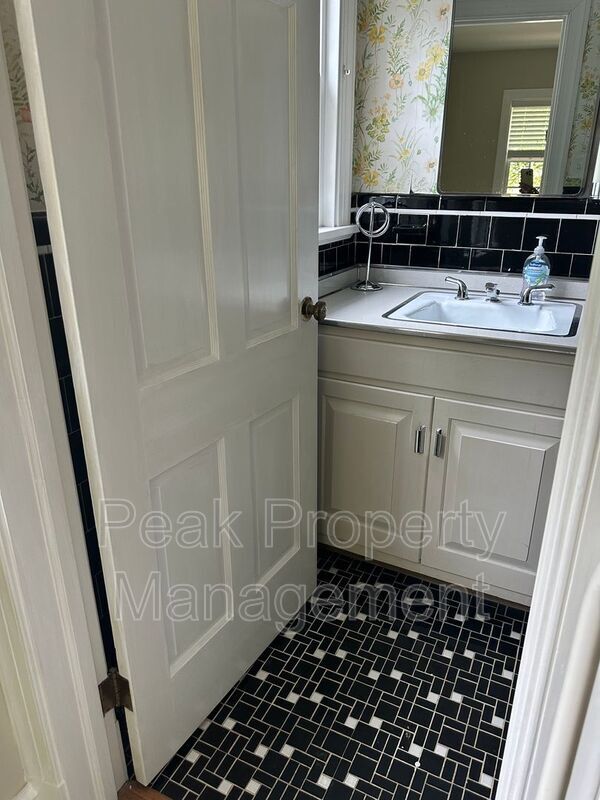 Foto del edificio - 6623 Wexford Ln