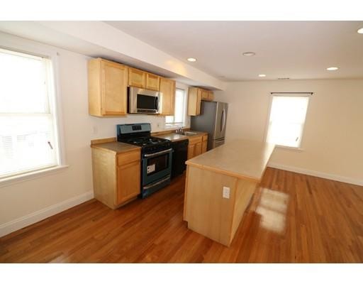 Building Photo - 76 Seaver St