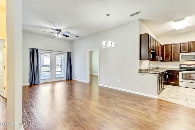 Primary Photo - 213 Larkin Pl