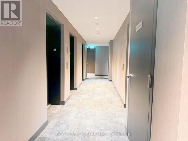 Photo du bâtiment - 1-2501 Yorkville Ave