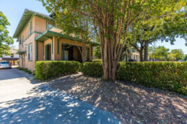 Foto del edificio - 2214 Gorman Ave