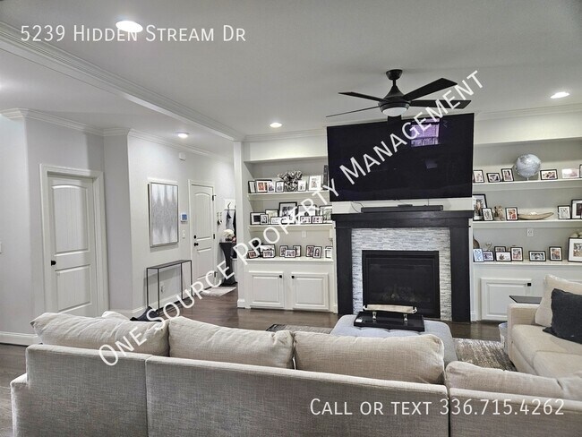 Foto del edificio - 5239 Hidden Stream Dr
