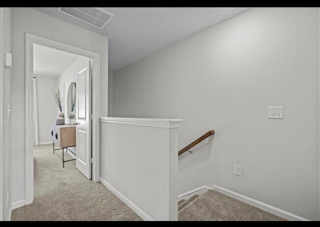 Building Photo - 109 Lowland Dr