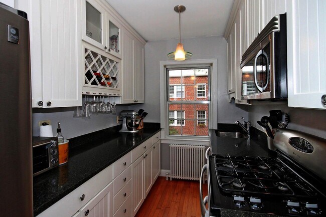 Foto del edificio - 2802 Devonshire Pl NW