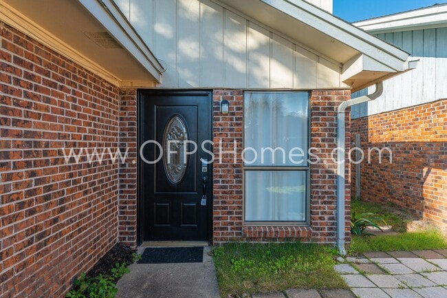 Building Photo - 211 Indian Oaks Dr