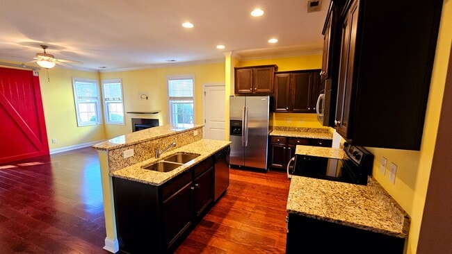 Building Photo - 3BR 2 BA Maple Hill