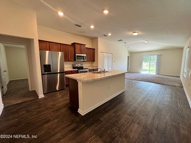 Foto del edificio - 8130 Meadow Walk Ln