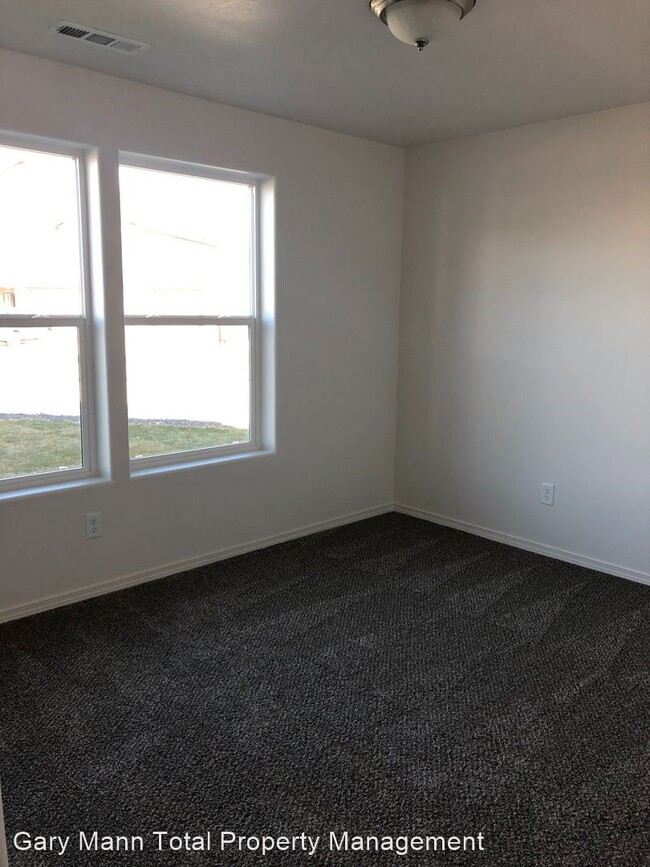Building Photo - 3 br, 2 bath House - 686 Hooper