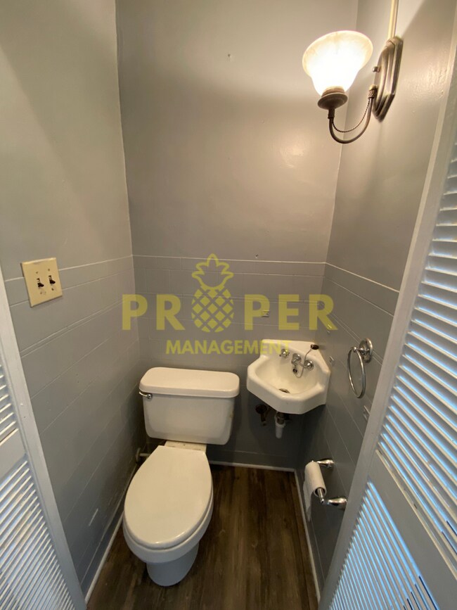 Building Photo - Beautiful 4 bed 1.5 bath in Riverdale!