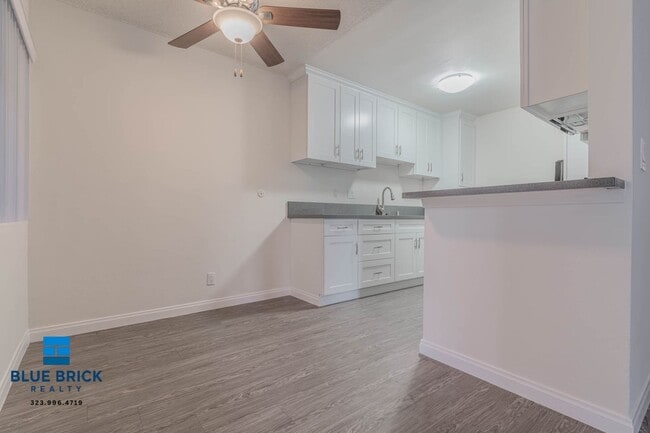 Foto del edificio - 8123 Langdon Ave