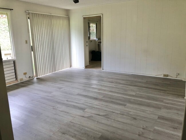Building Photo - Renovated 3 bedroom, 2 bathroom, 2 car car...