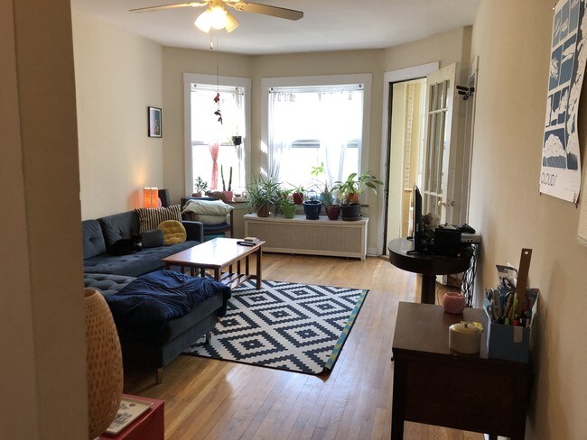 Foto del edificio - 1321 W Elmdale Ave