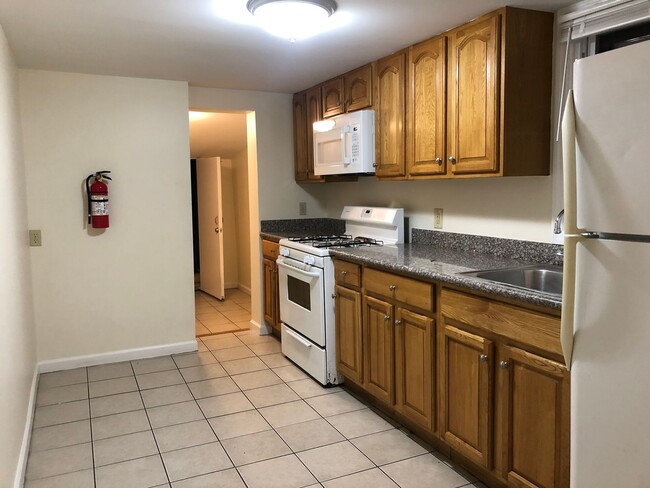 Building Photo - Fantastic 2+ Bedroom w/ 1 1/2 Bath Home! Recently Renovated! Hardwood Floors! Central Air! W/D Ho...