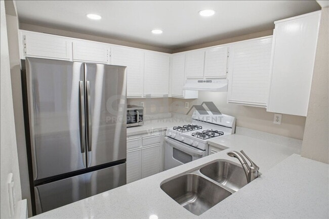 Building Photo - 24131 Del Monte Dr.