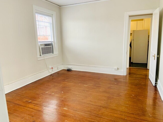 Foto del edificio - 1 BR, 3rd floor Apartment in Downtown Greensboro, Water & Heat Included