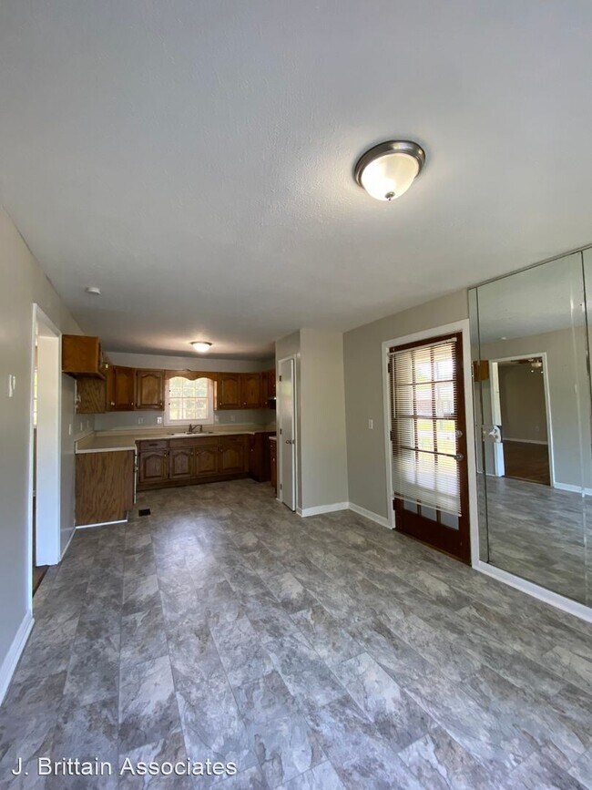 Building Photo - 3 br, 1 bath House - 1911 Airport Road