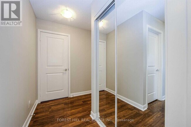 Building Photo - 25 Town Centre Court