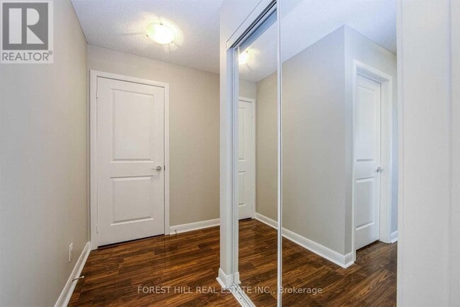 Photo du bâtiment - 25 Town Centre Court