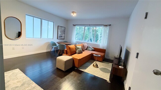 Building Photo - 551 Michigan Ave