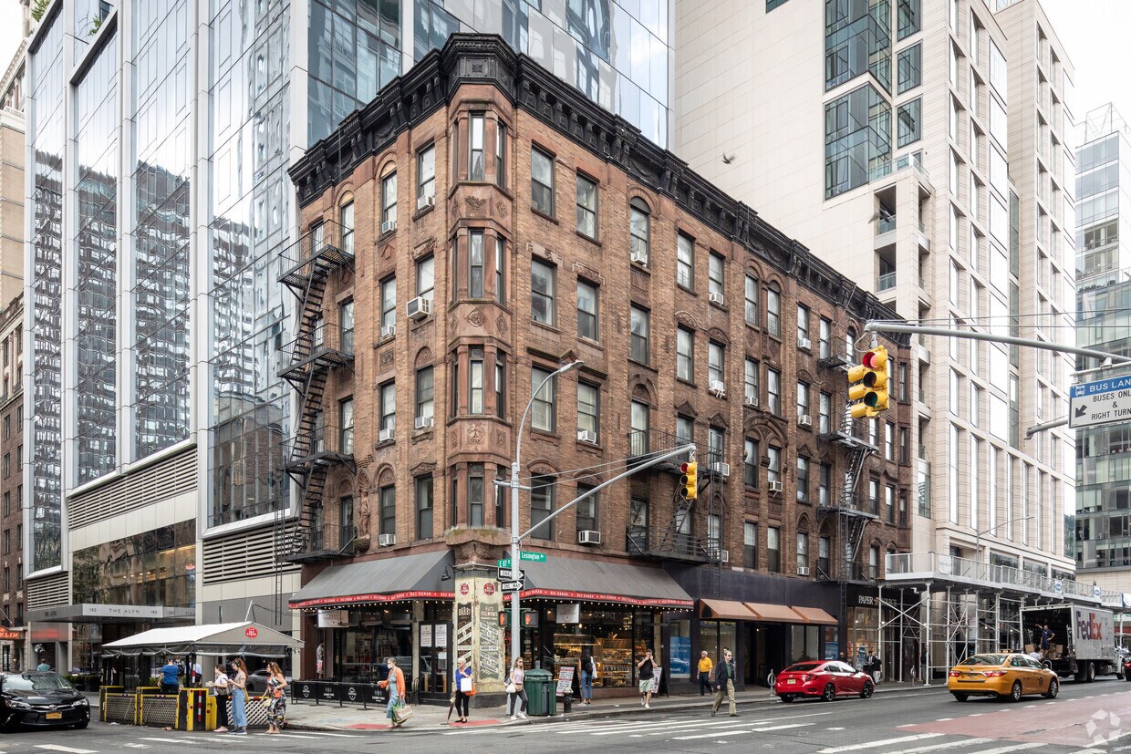 Primary Photo - 150 E 87th St