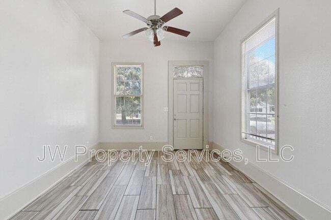 Building Photo - 2013 Almonaster Ave
