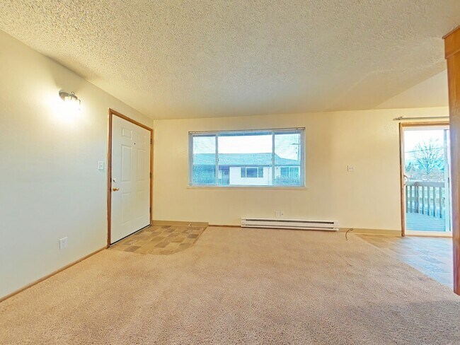 Building Photo - 2 Bedroom Apartment ~ Close to Campus ~ Ca...