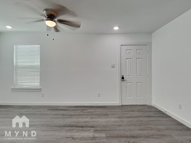 Foto del edificio - 7629 Sundown Dr