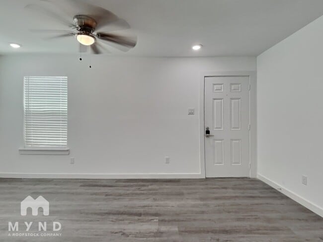 Building Photo - 7629 Sundown Dr