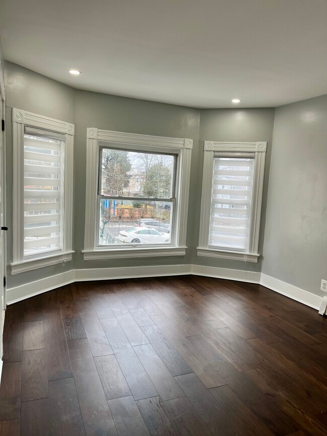 Building Photo - 114 Tenney St