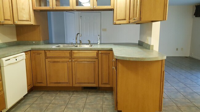 Foto del edificio - Beautiful 4 Bedroom 2 Bathroom Rancher in ...