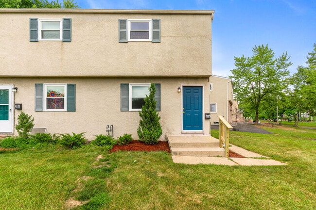 Building Photo - 588 Georgian Dr